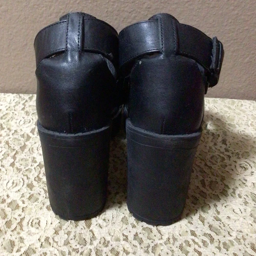 DIVIDED H & M WOMEN’S CHUNKY BLOCK HEEL SIZE 9